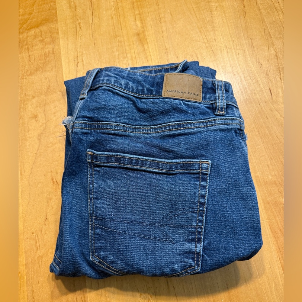 AE Strigid Mom Jean, 6 Long, LIKE NEW